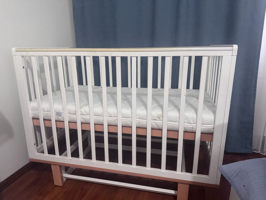 Детская кровать с маятником