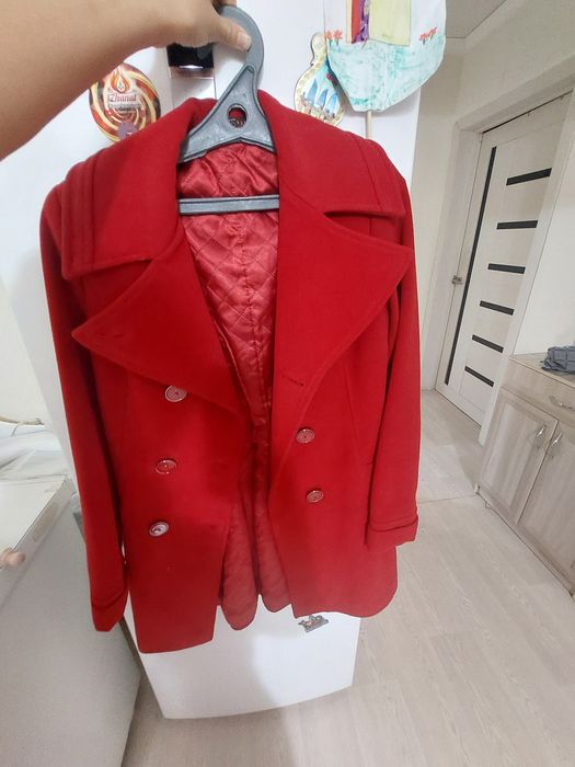 Продам женское шерстяное пальто