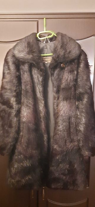 Haina nutrie, lunga, culoare neagra, stare exceptionala