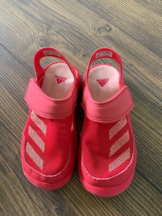 Детски обувки различни номера.