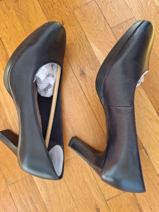 Обувки на токчета 38 номер Tamaris тъмно сини