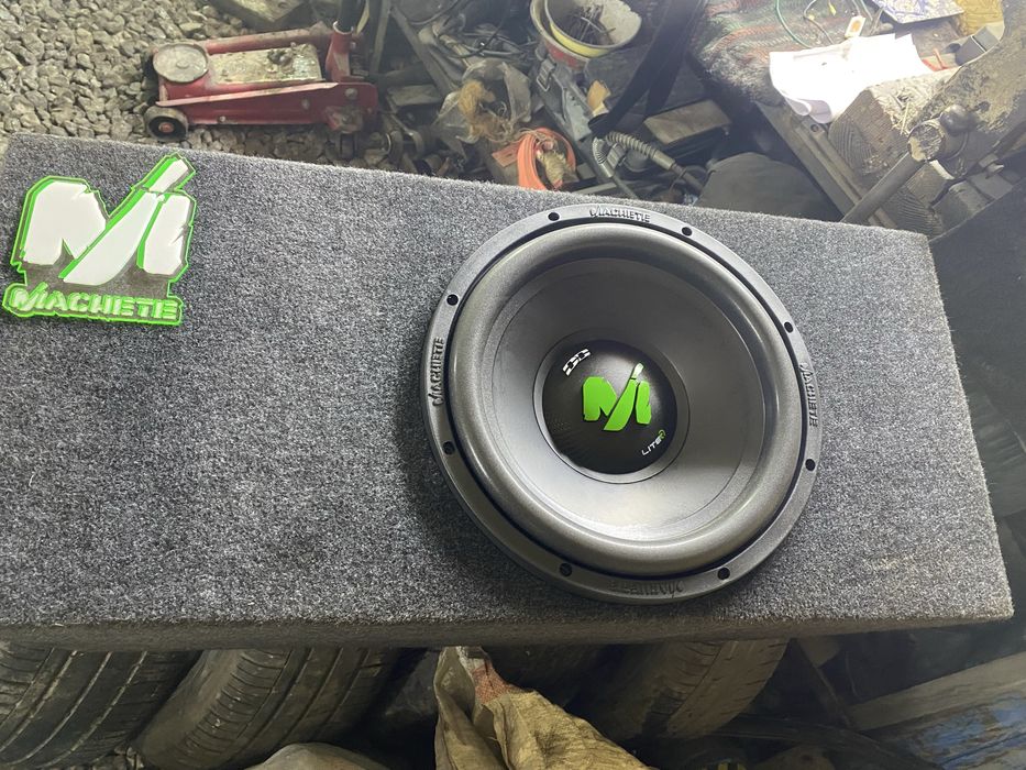 Продам сабвуфер сильный мощный