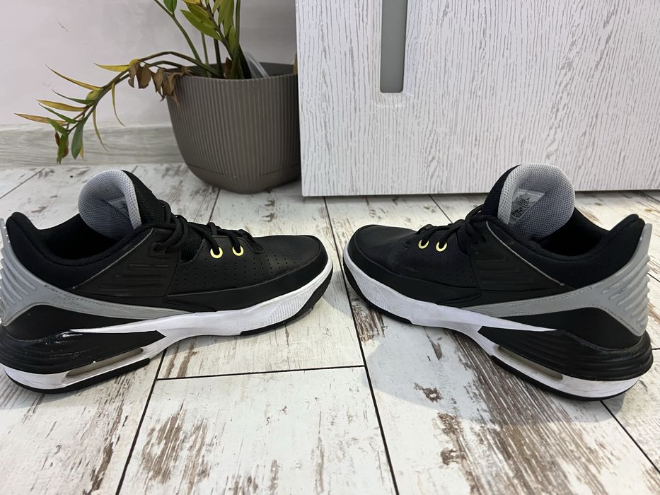 Продавам jordan aura 5
