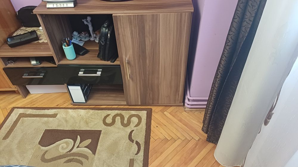 Vând mobila de dormitor completa