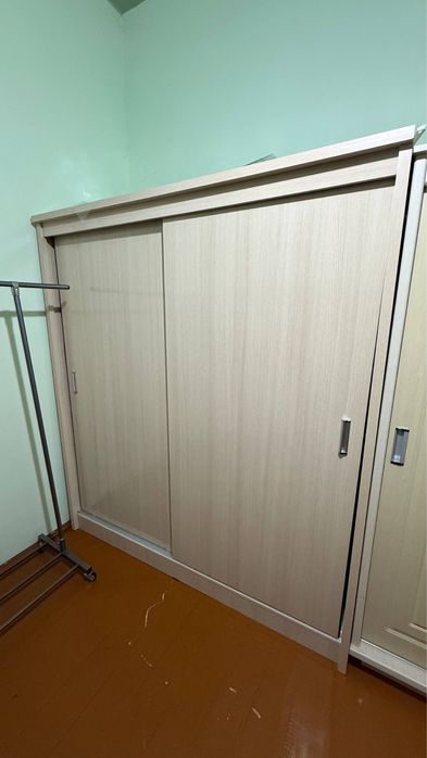 Шкаф  сотилади.