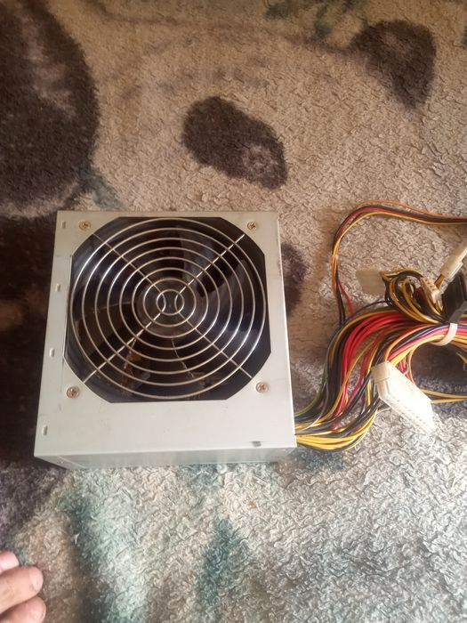 Продаю блок питания fsp460. 460ватт