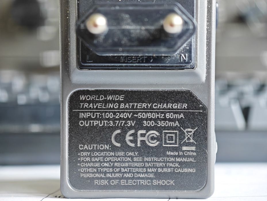Încărcător acumulatori R2CR5 / 2CR5 Li-ion (World-Wide / compact, ideal pentru călătorii)