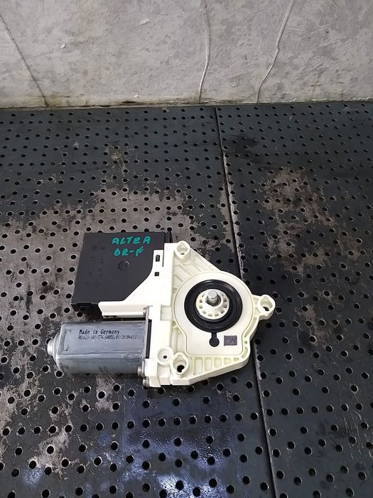 Motoras macara dreapta fata seat altea 5p 981621101 7746005801 1k0959792d 5p0837402a