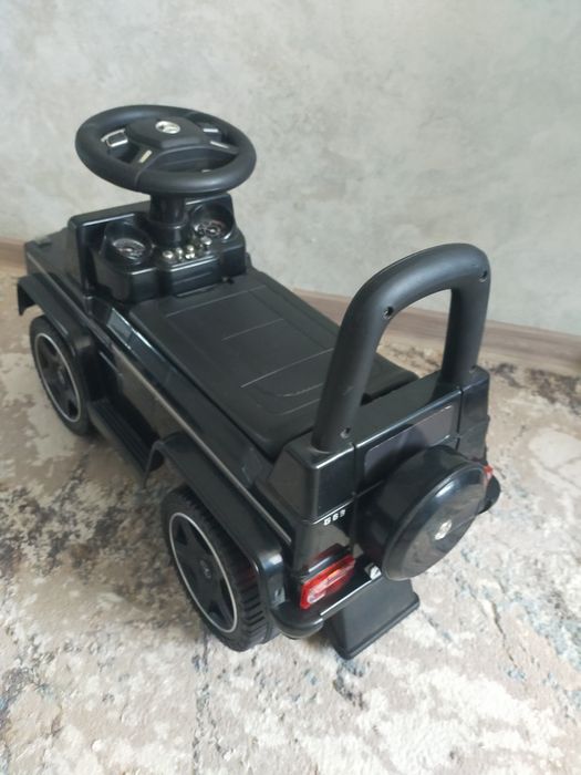 Продам машинку- самокат.