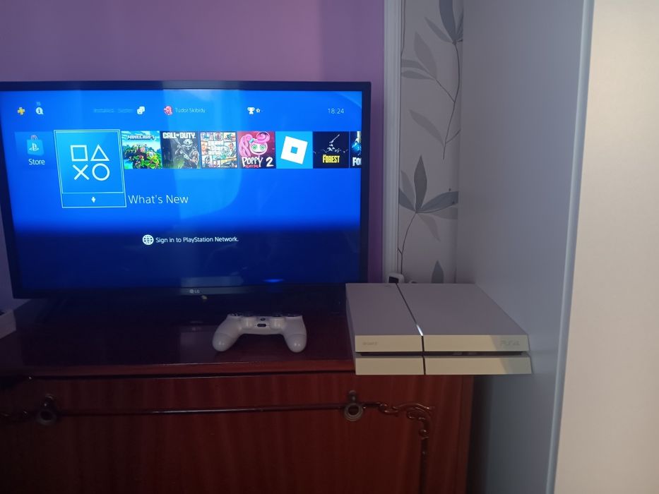 PlayStation 4 (PS4) Glacier White 1TB + Controller Original - Stare Perfectă!