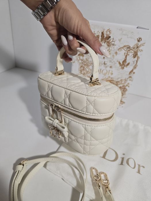 Налична чанта Dior Dioramour лате