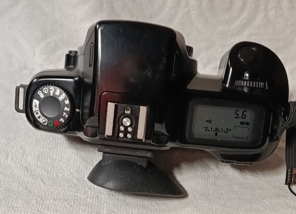 Canon EOS 1000F body