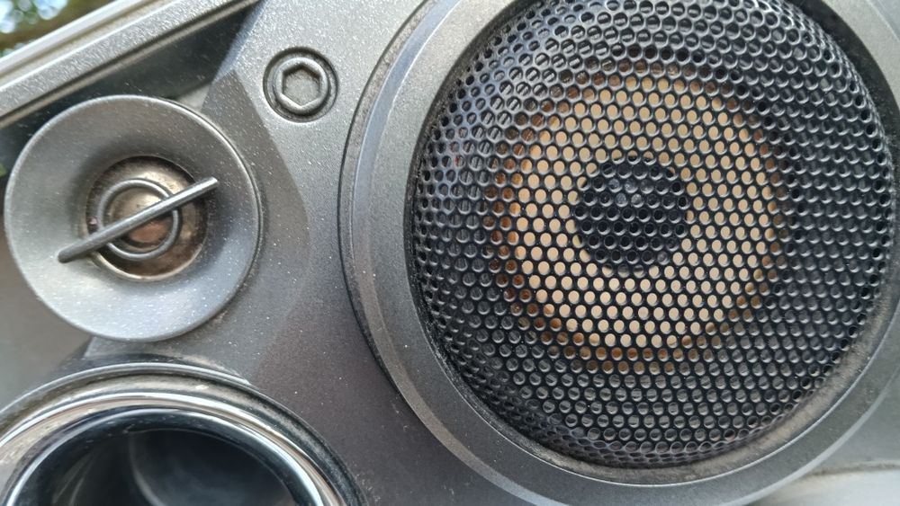 Boxe LG bass reflex de 200W pe 6 ohmi