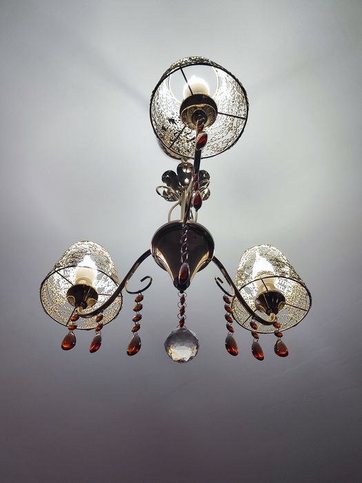 Продам люстру в отличном состоянии