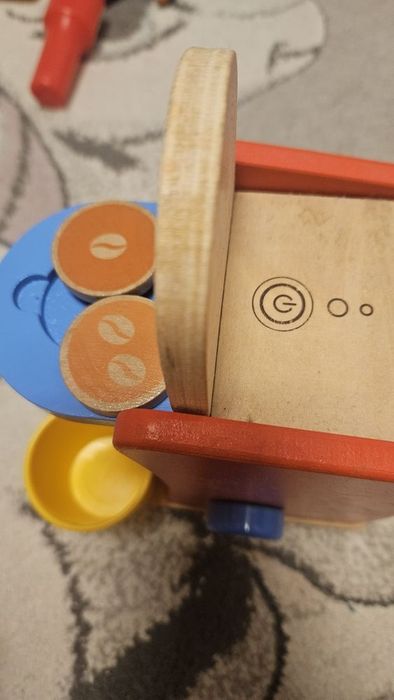 Тостер, торта, кафе машина,плодове и зеленчуци