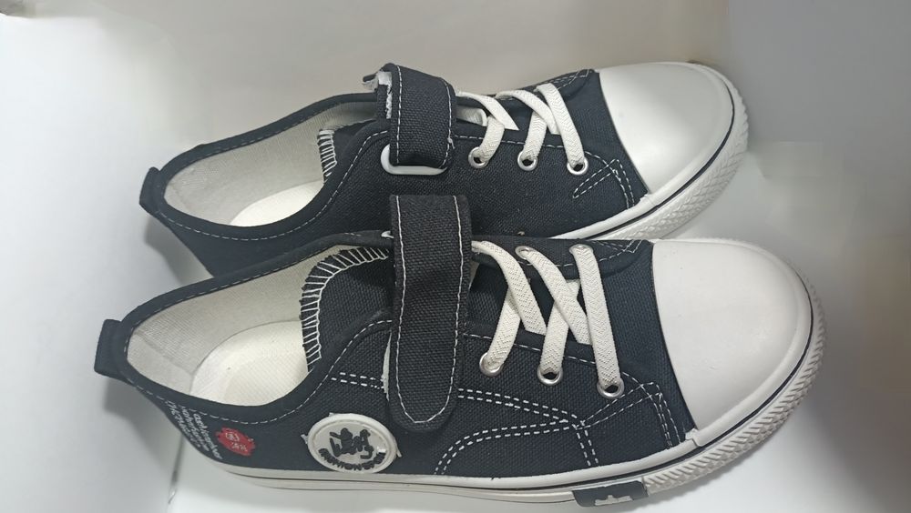 Продам кеды новые