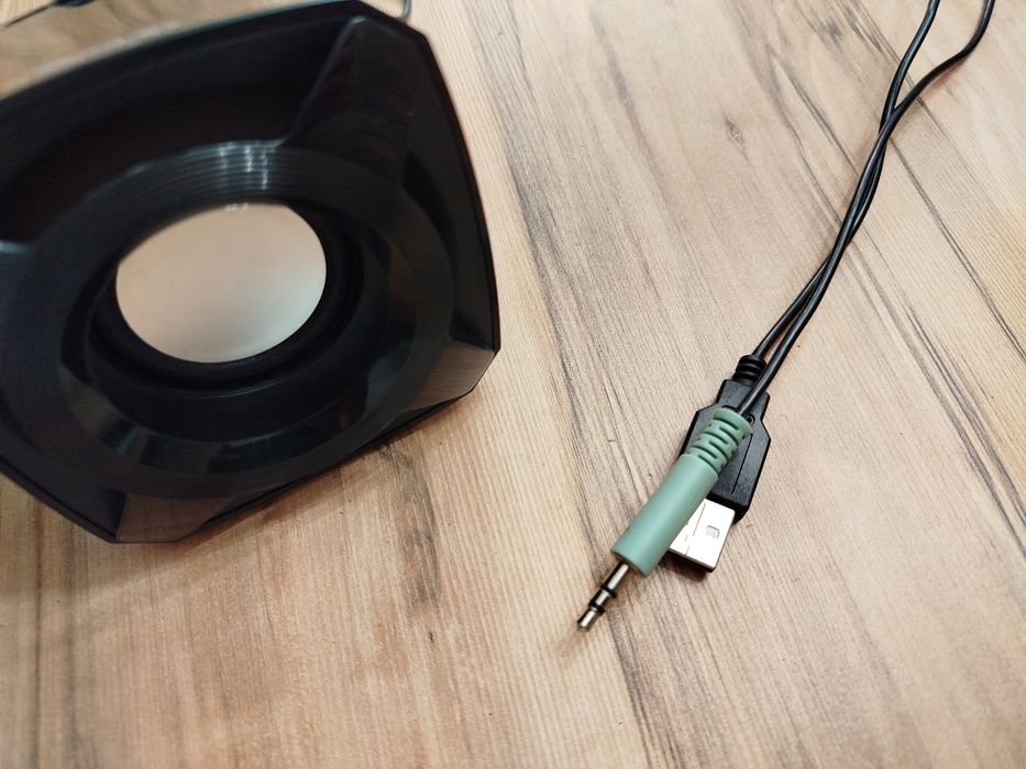 Продам колонки microlab B16