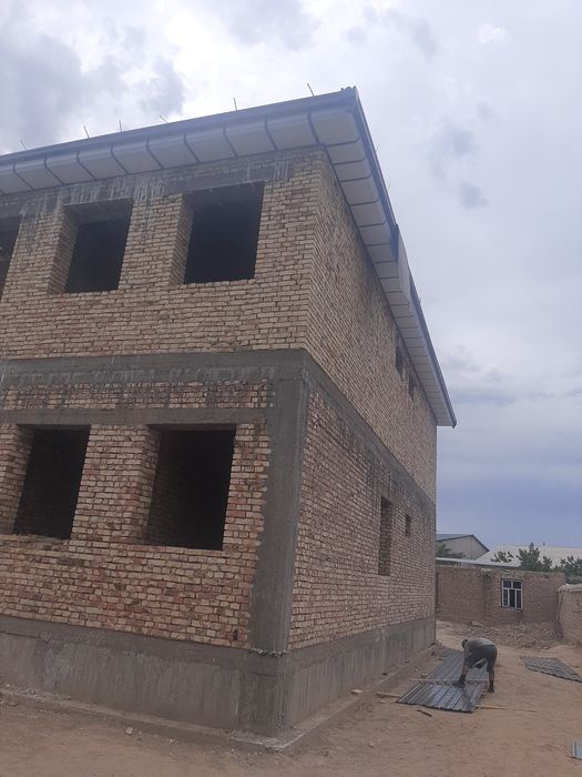 Нокис каласында Водоканалда 3 кошеде 8 сотик 2 этаж уй сатылады