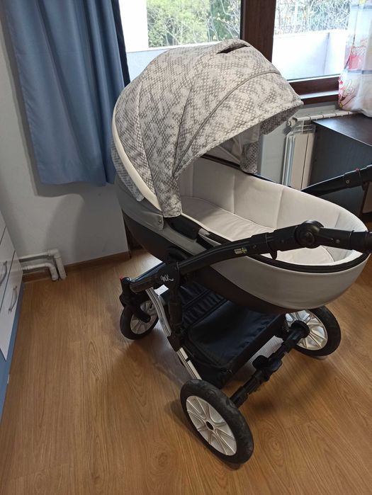 Бебешка количка с два коша
