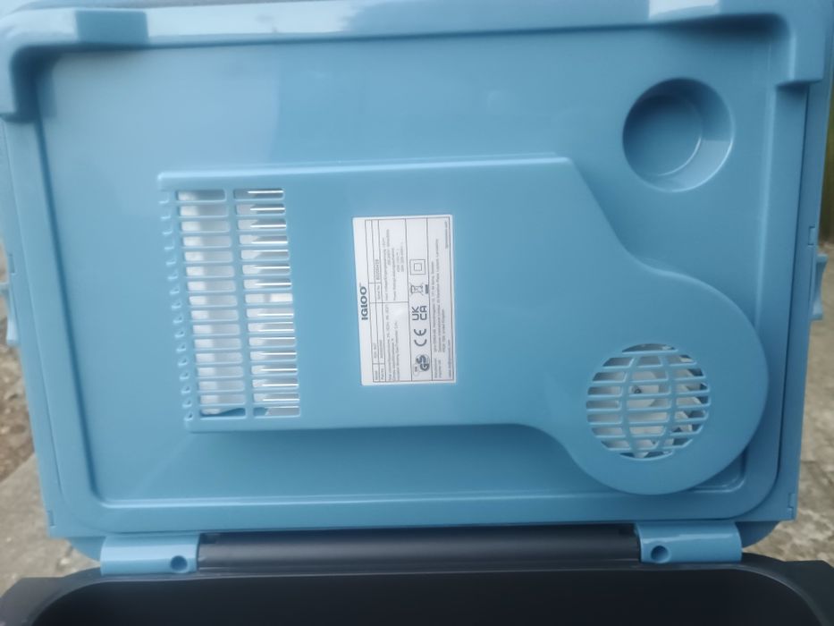 Lada frigorifica Igloo, 12v(auto) / 220V, 24 Litri
