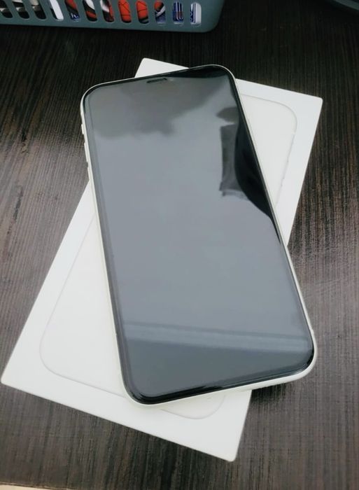 Iphone 11 white 64 gb