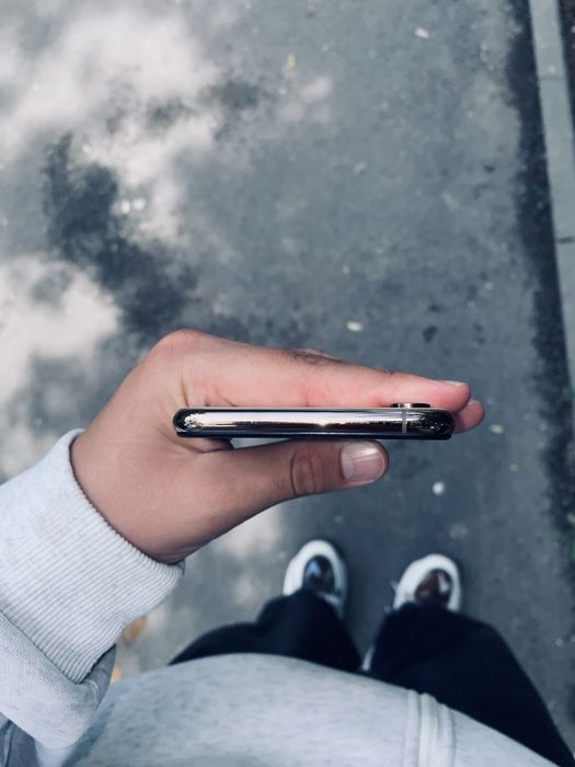 Продам Iphone XS Max в хорошем состояний