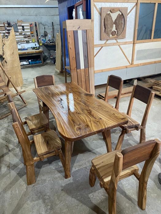 продается стол со стульями из дерево