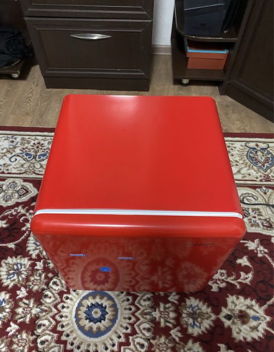 Маленький холодильний в таразе