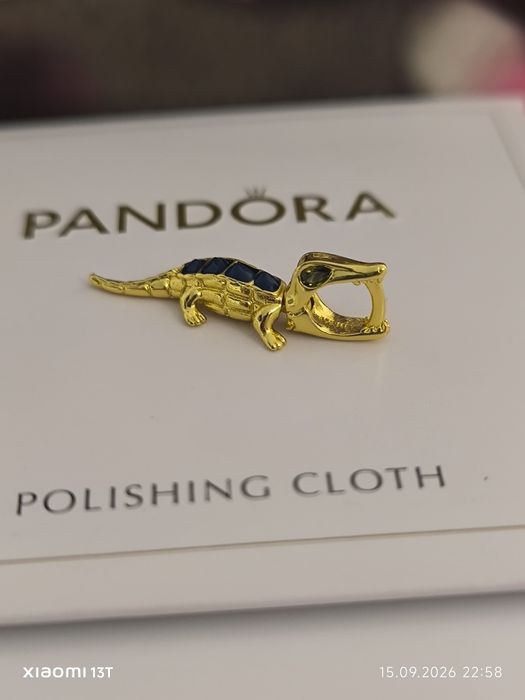 Charm Pandora crocodil