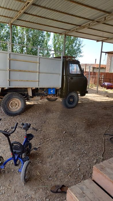 Уаз бортовой на ходу