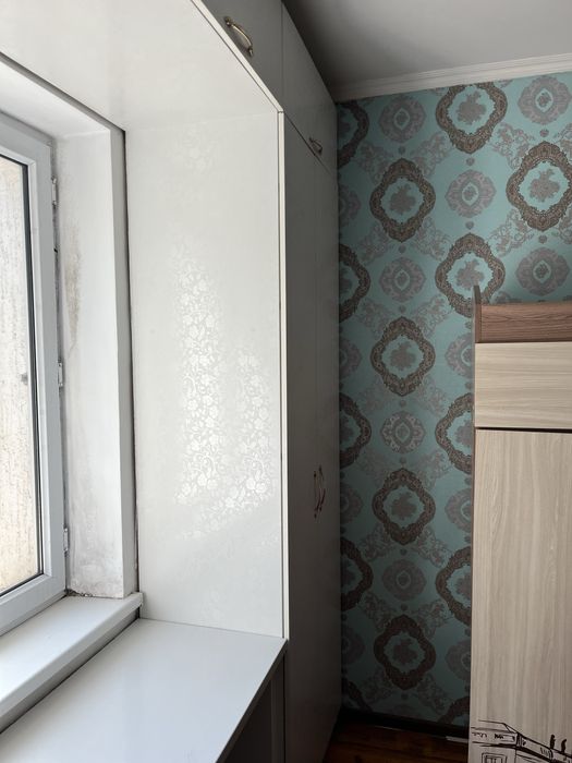 Настенный шкаф с дверями