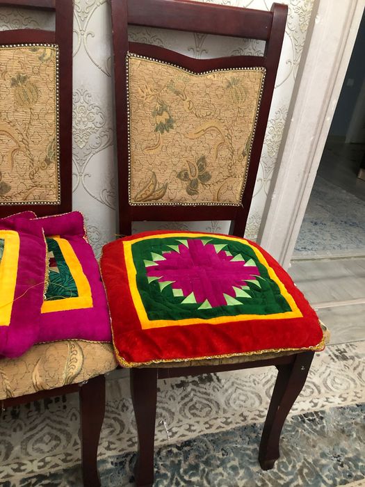 Стулья. Үстелдер