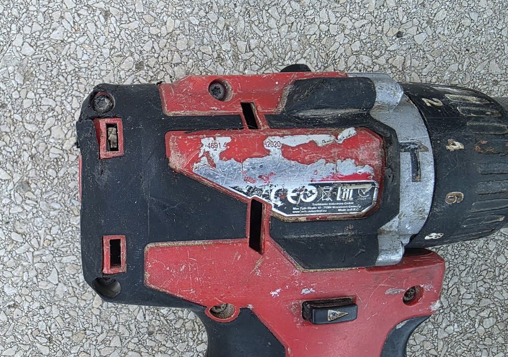 Milwaukee M18 filetanta cu percutie