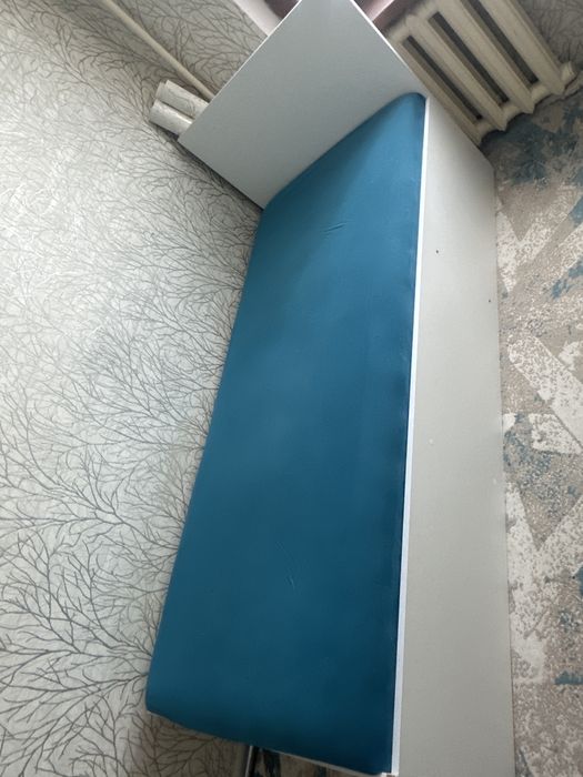 Кровать б/у  почти новый