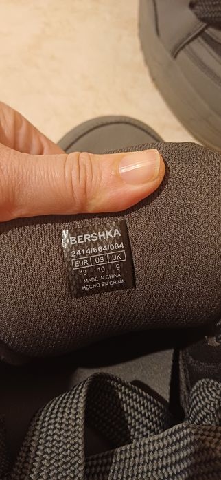 Vand adidasi marimea 43 purtati f putin stare buna