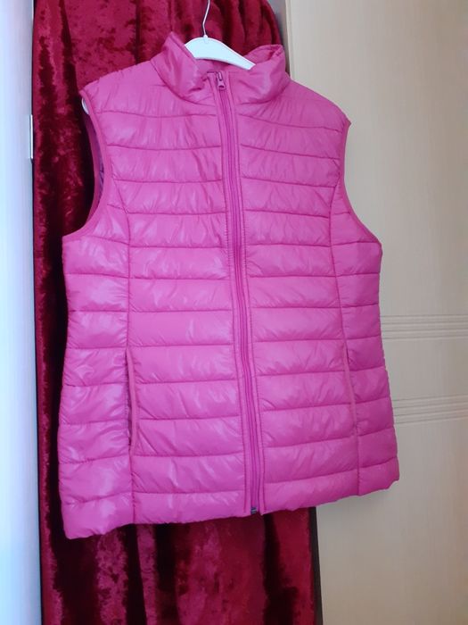 Продам болоневую безрукавку.