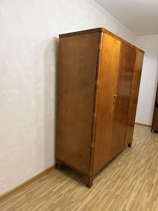 Шефоньер ретро .