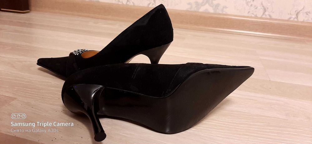 Продается женская обувь. В хорошем состоянии.