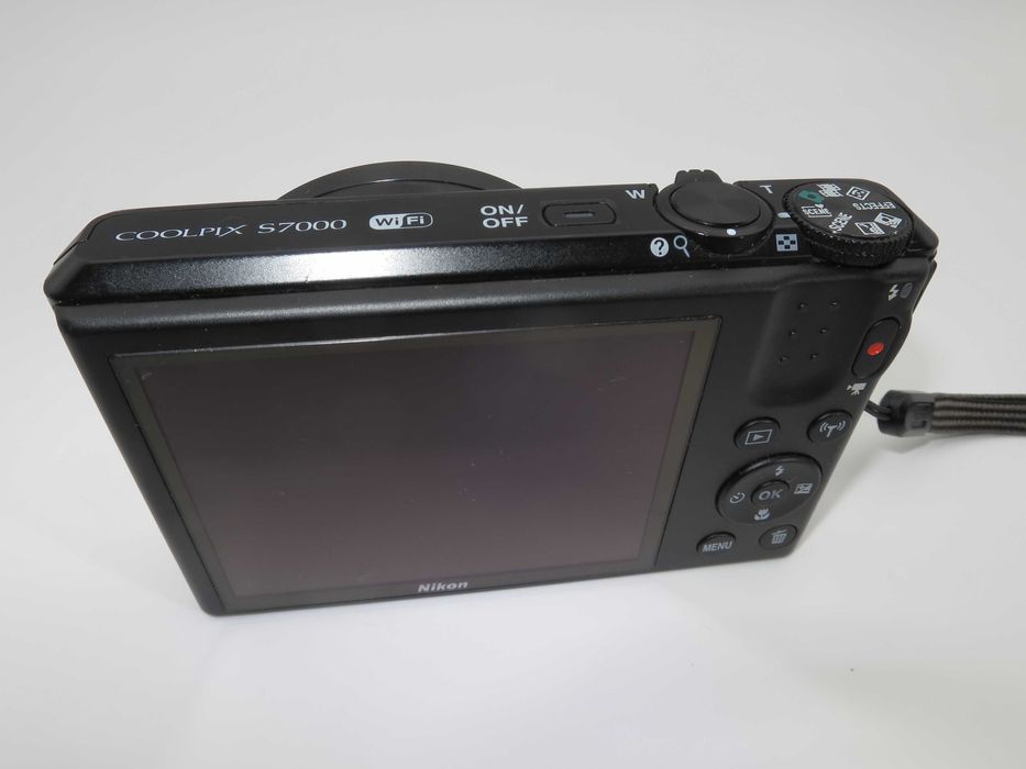 Nikon Coolpix S7000 ултра компактен цифров фотоапарат с 20х опичен зум, 16MP, Wi-Fi, Full-HD видео клип, дигитална камера в отлично състояни
