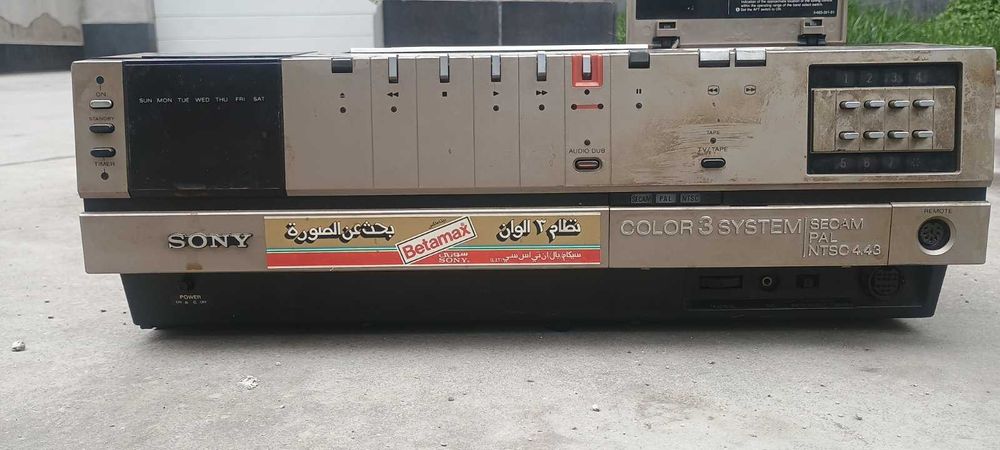 Sony Betamax SL-T7ME + SANYO VTC5000-II video cassette recorder