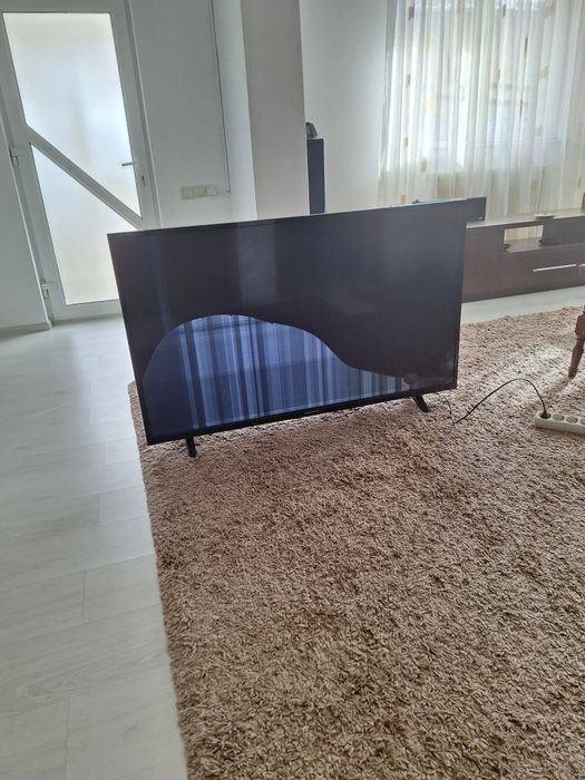 smart  Wellington diagonala 139 cm model WL55UHDV296SW, display fisura