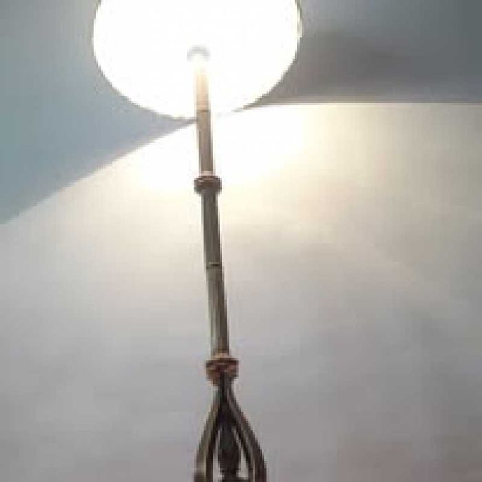 Veioza cu picior din bronz