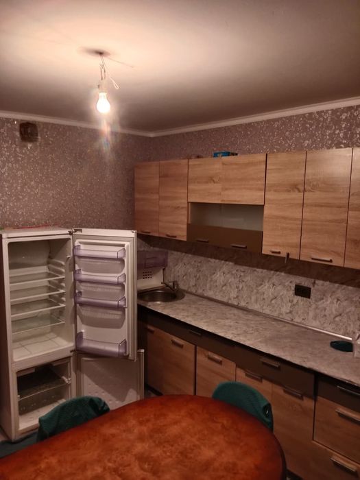Таза, жарык 2 белмелі патер узак мерзімге жала беріледі.
Жаксы жагдайд