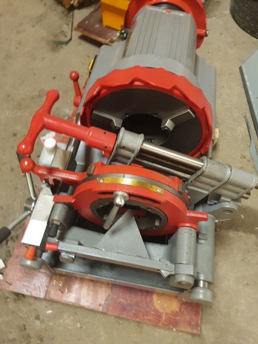 Резьбонарезной станок для труб диаметром до 100 мм