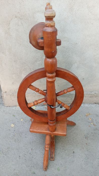 Прялка деревянная, старинная.