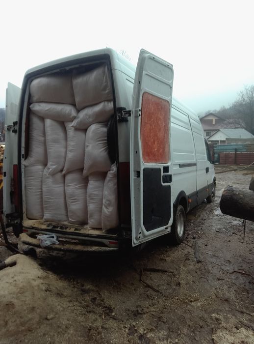 Rumeguș uscat de brad