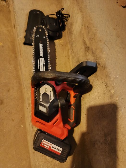 акумулаторна резачка с  батерия 20V raider RDI-BCCS32