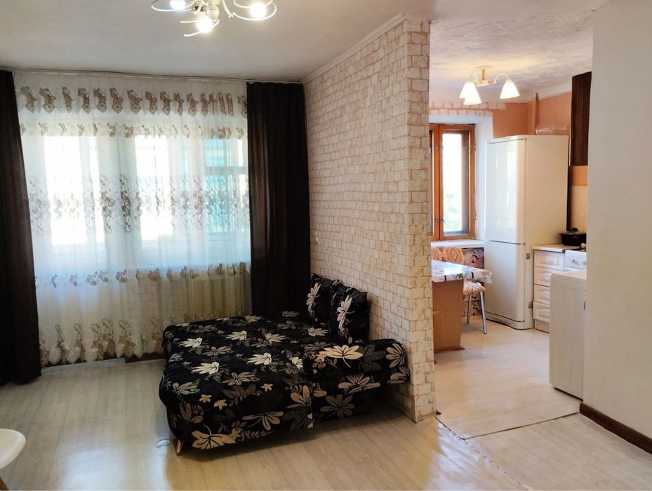 Сдам квартиру трехкомнатную