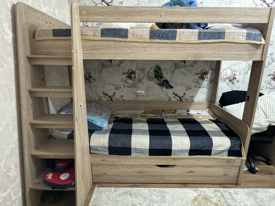 Продам 2х ярусную кровать