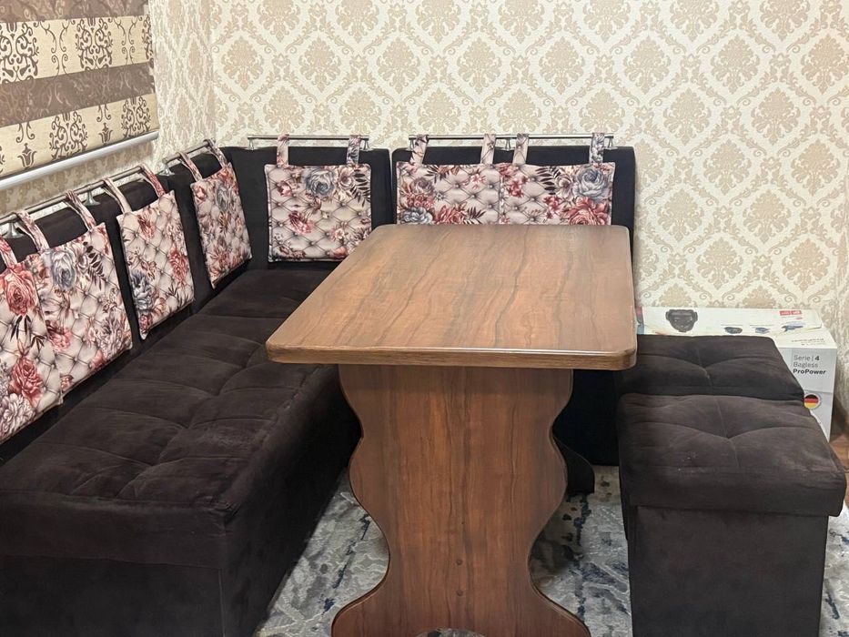 Кухонный уголок в отличном состоянии